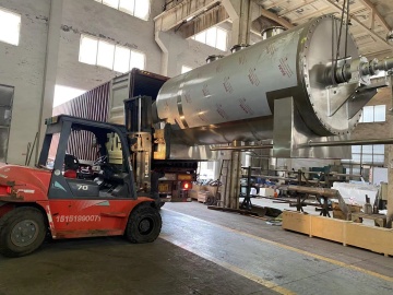 英國客戶定購ZKG-10000型真空耙式干燥機（導熱油加熱型成套生產(chǎn)線）